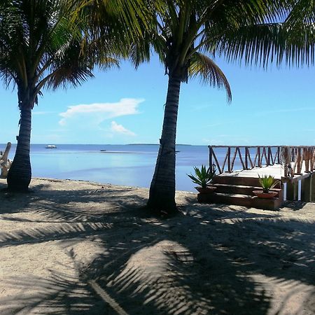 Cooper'S Beach Resort Lucbuan Buitenkant foto
