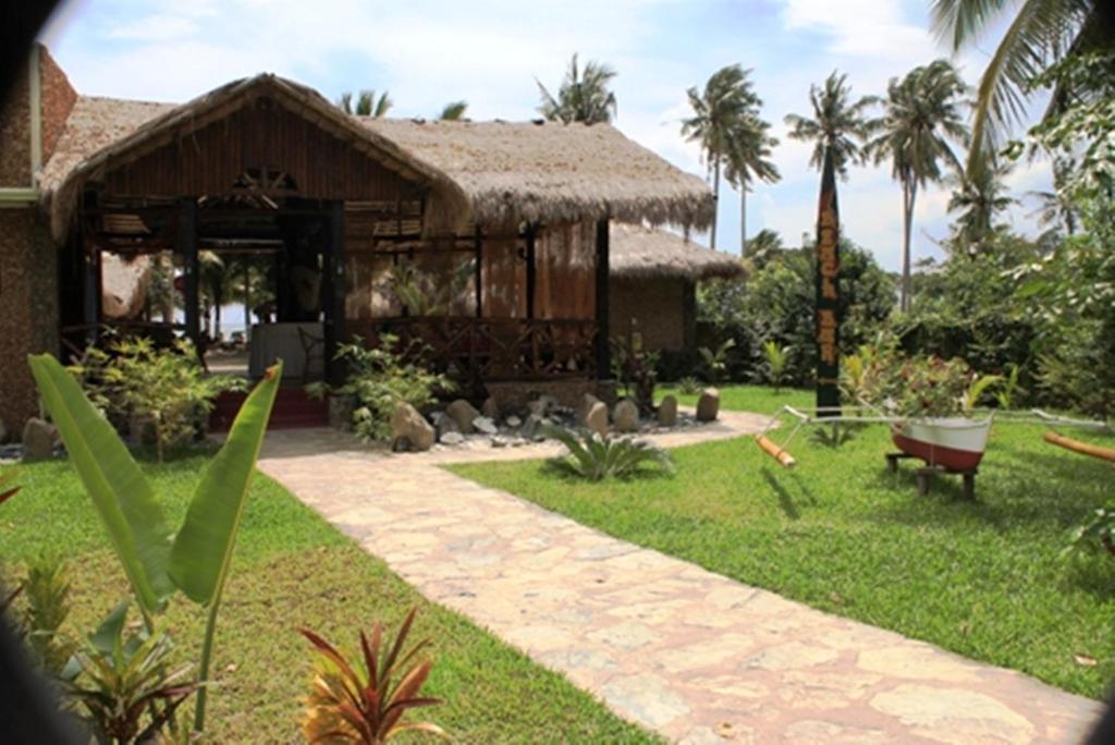 Cooper'S Beach Resort Lucbuan Buitenkant foto