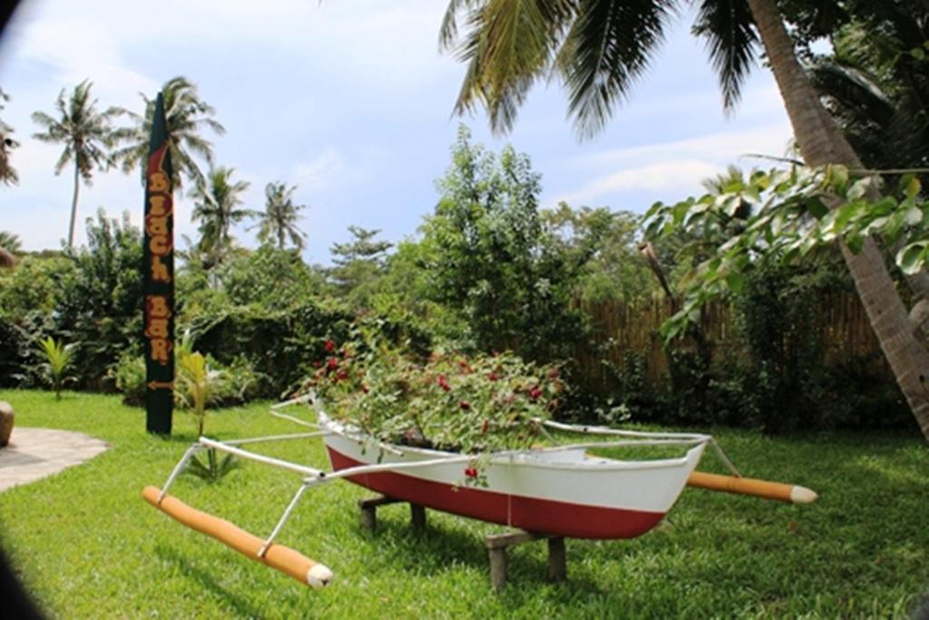 Cooper'S Beach Resort Lucbuan Buitenkant foto