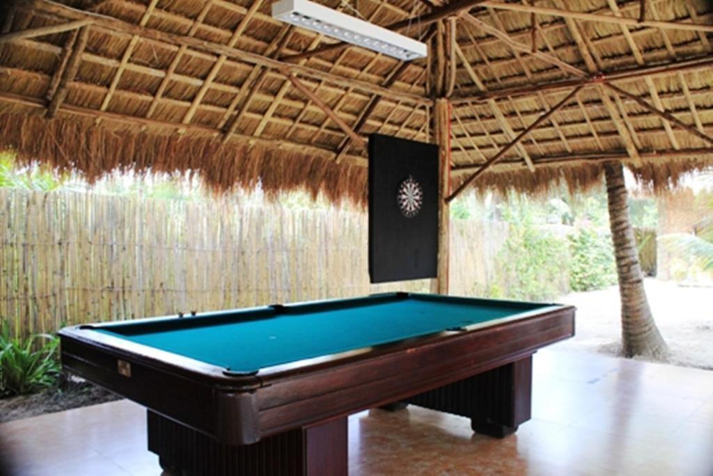 Cooper'S Beach Resort Lucbuan Buitenkant foto