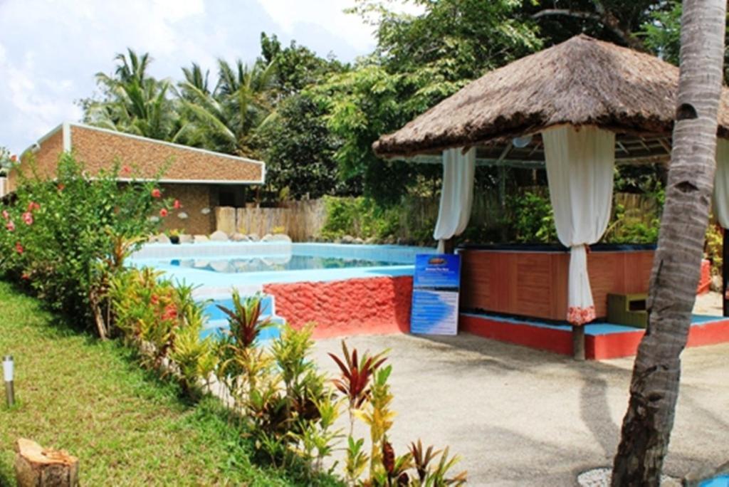Cooper'S Beach Resort Lucbuan Buitenkant foto