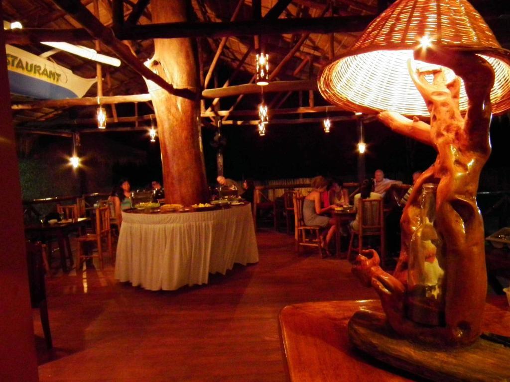Cooper'S Beach Resort Lucbuan Buitenkant foto