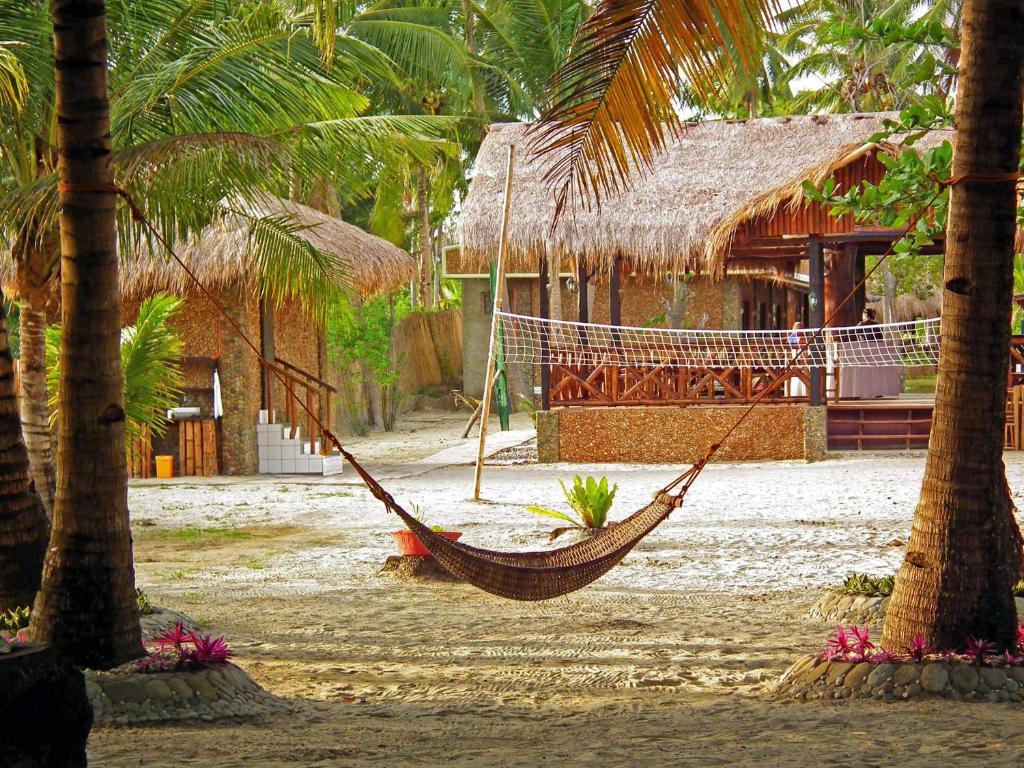 Cooper'S Beach Resort Lucbuan Buitenkant foto