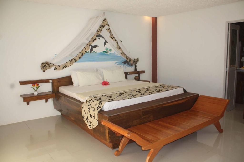 Cooper'S Beach Resort Lucbuan Buitenkant foto