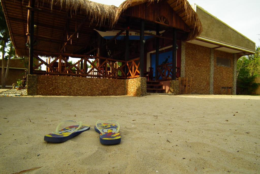 Cooper'S Beach Resort Lucbuan Buitenkant foto