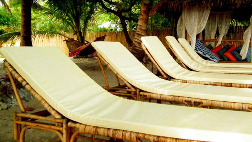 Cooper'S Beach Resort Lucbuan Buitenkant foto