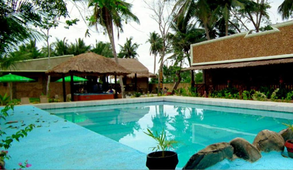 Cooper'S Beach Resort Lucbuan Buitenkant foto