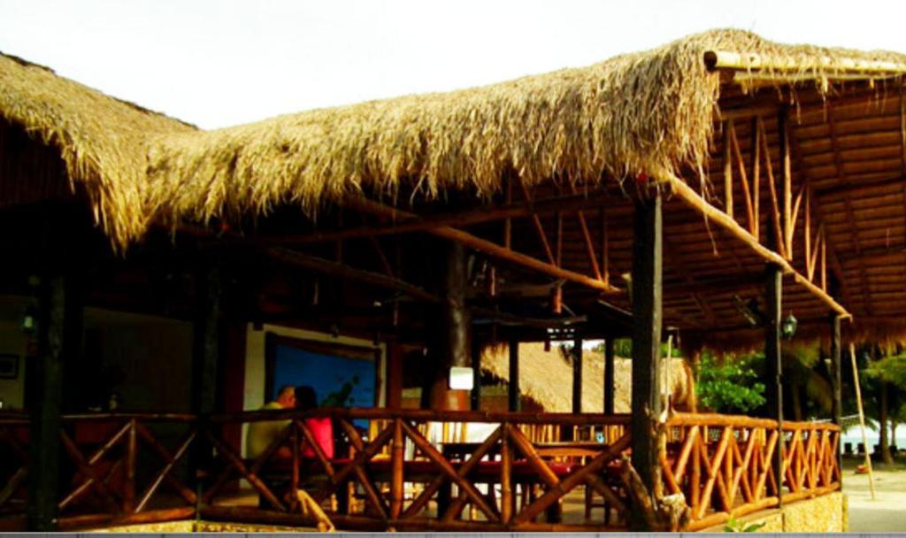 Cooper'S Beach Resort Lucbuan Buitenkant foto