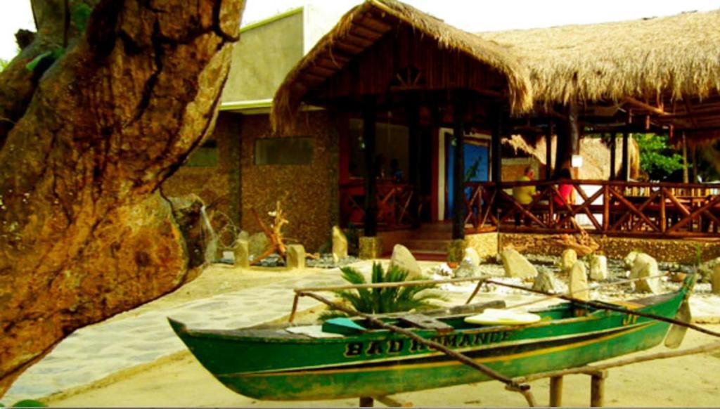 Cooper'S Beach Resort Lucbuan Buitenkant foto