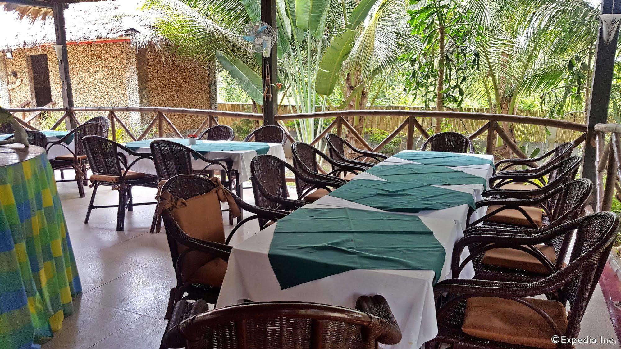 Cooper'S Beach Resort Lucbuan Buitenkant foto