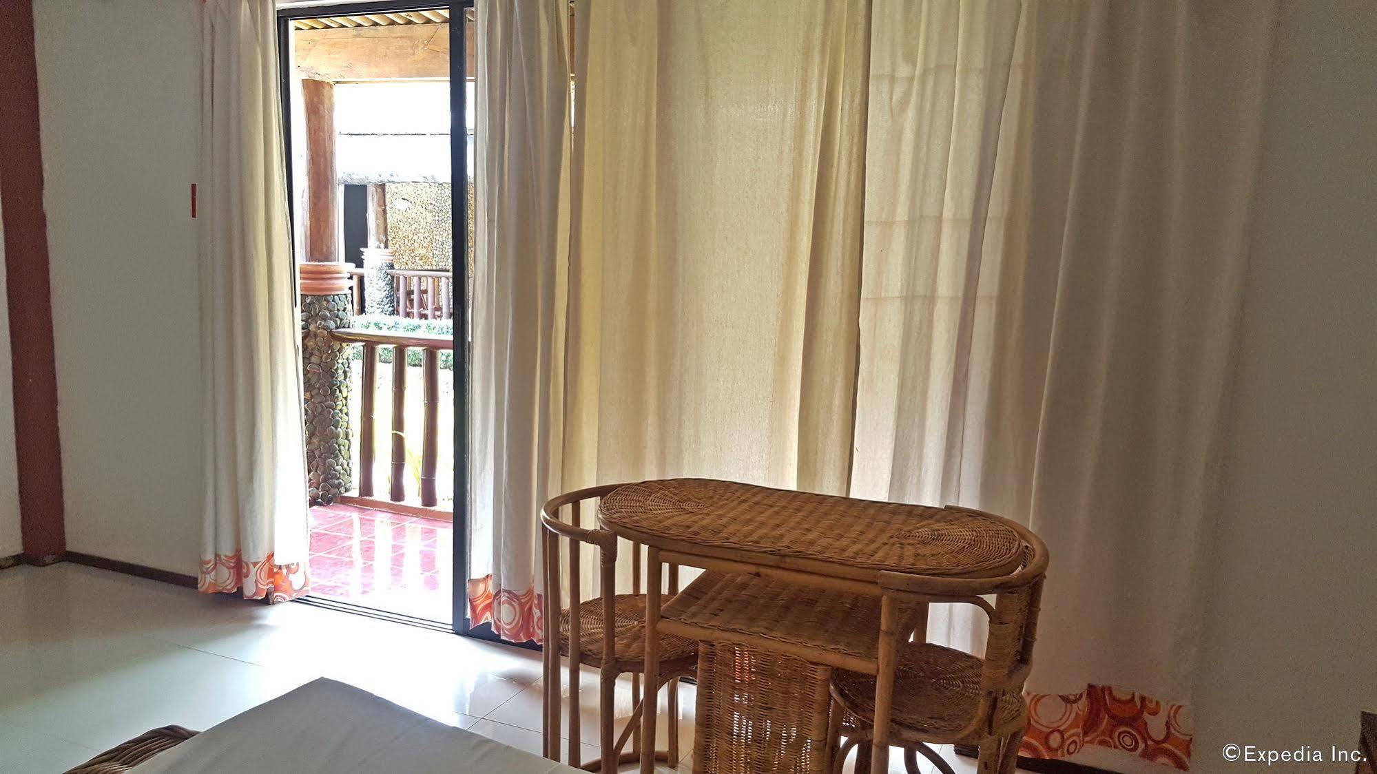 Cooper'S Beach Resort Lucbuan Buitenkant foto