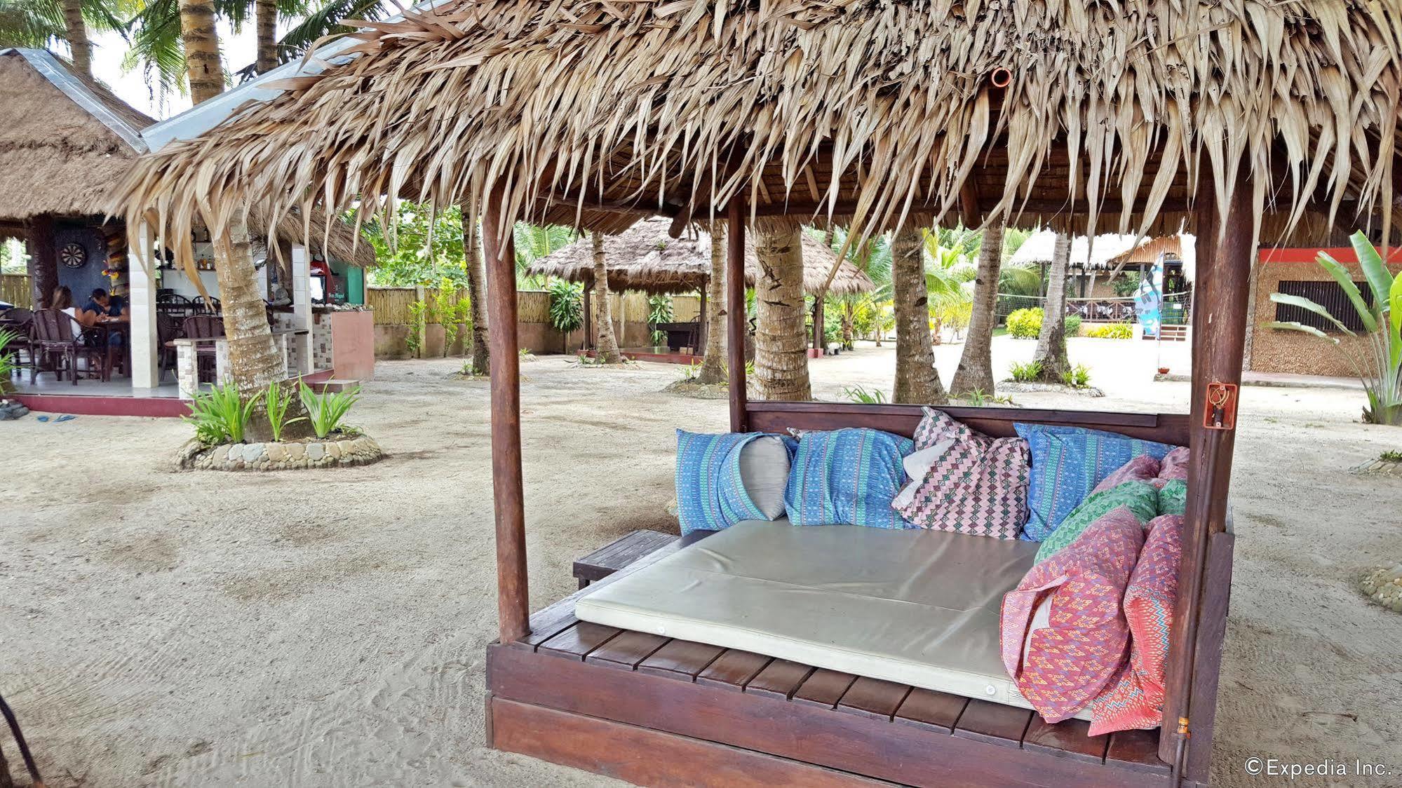 Cooper'S Beach Resort Lucbuan Buitenkant foto