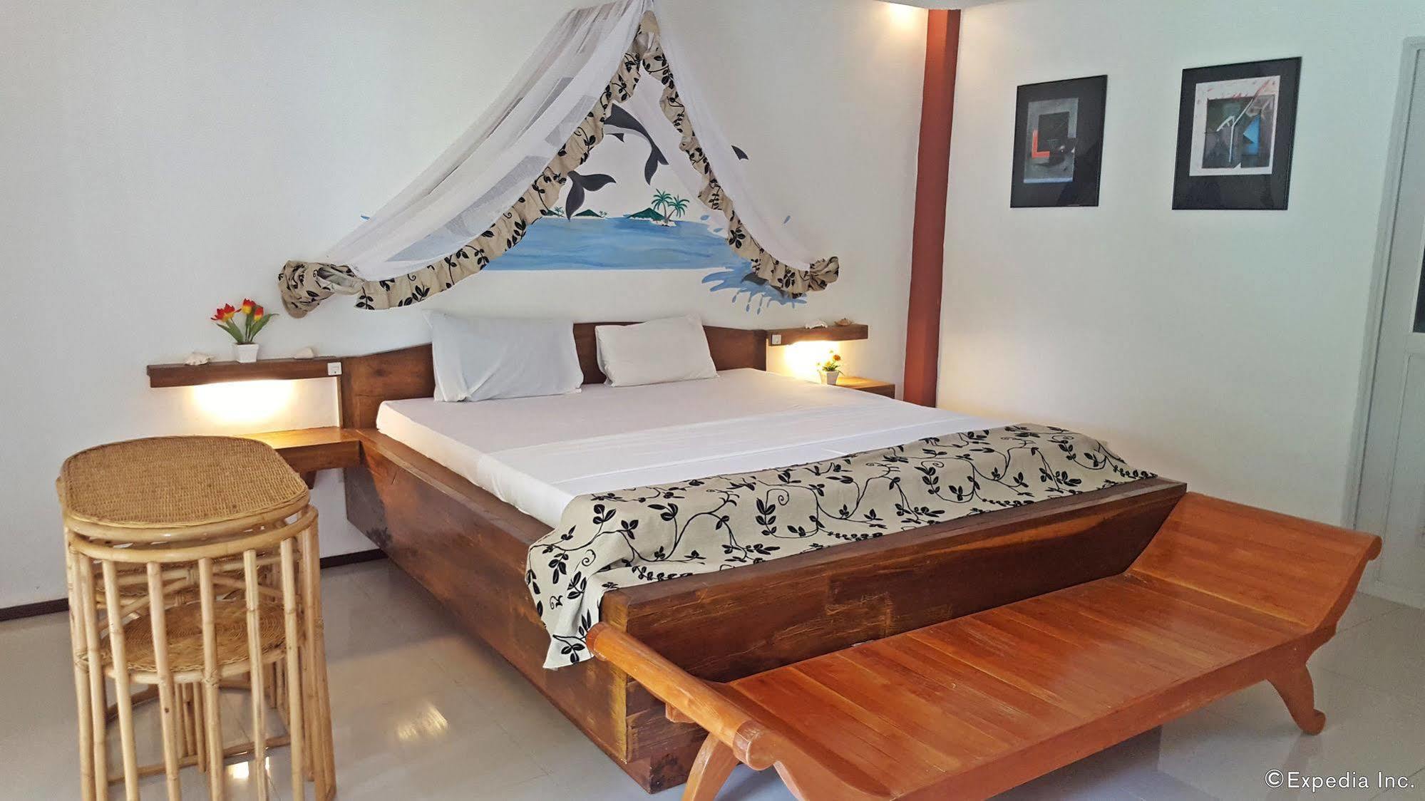 Cooper'S Beach Resort Lucbuan Buitenkant foto