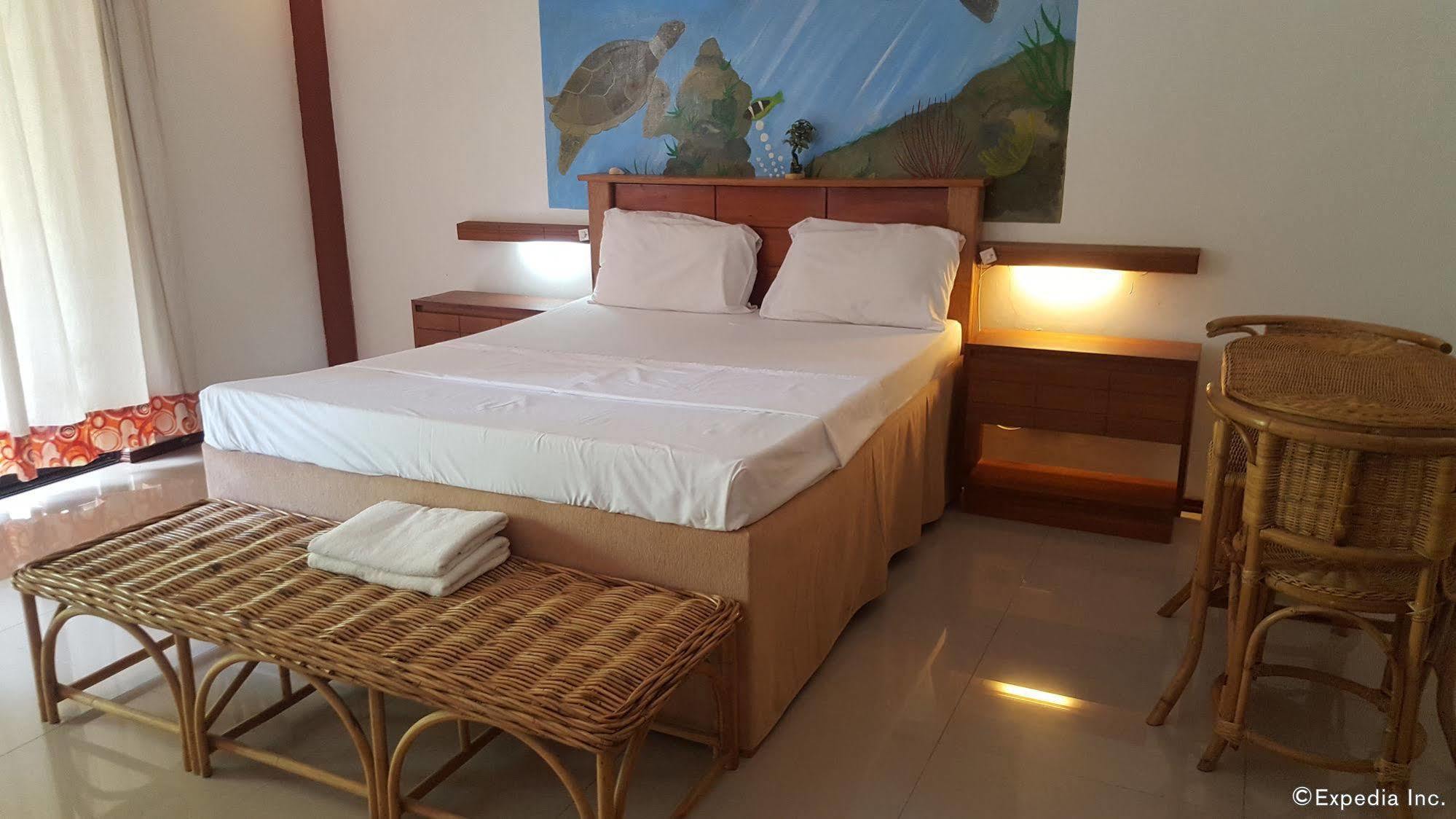 Cooper'S Beach Resort Lucbuan Buitenkant foto
