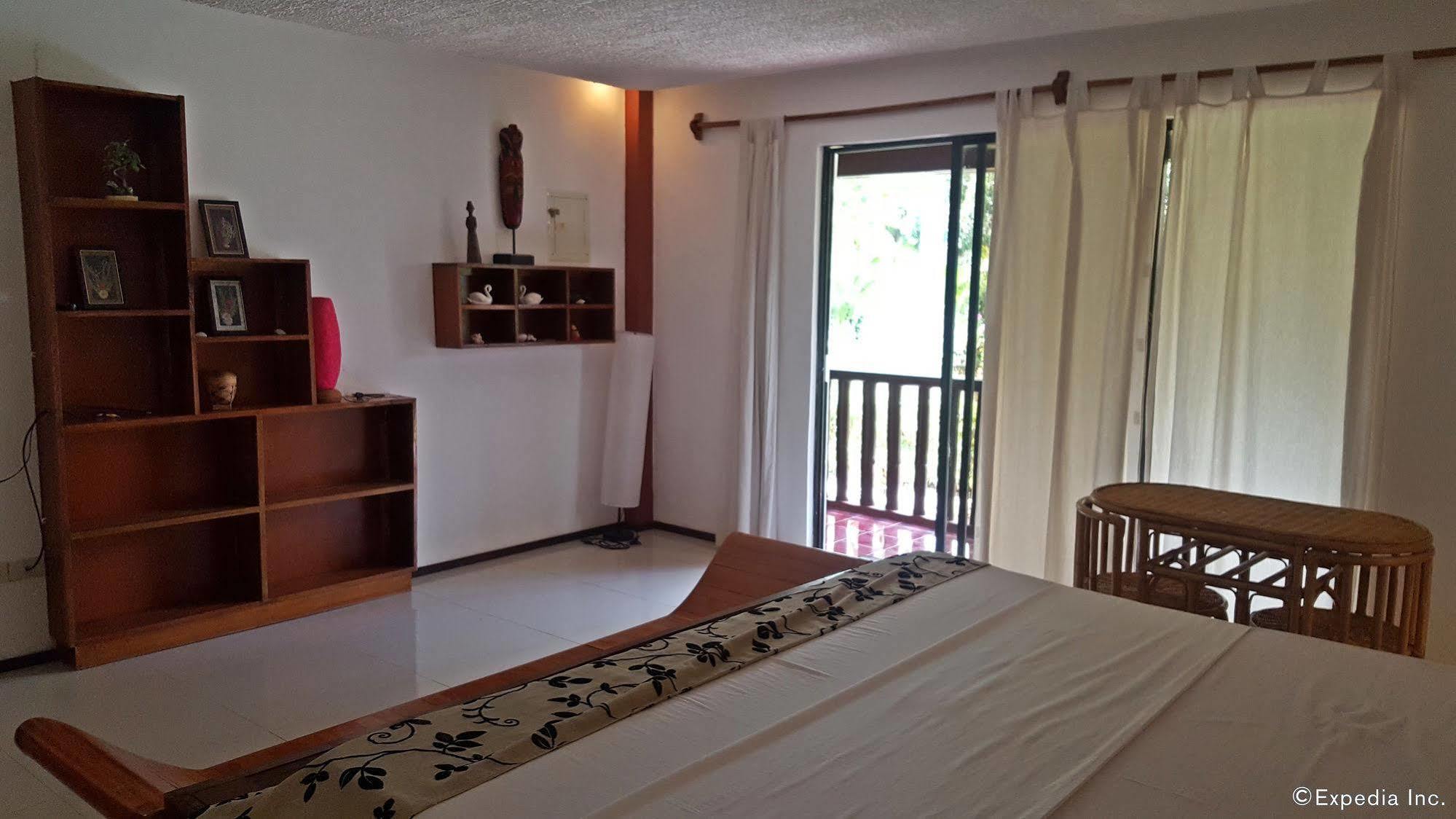 Cooper'S Beach Resort Lucbuan Buitenkant foto