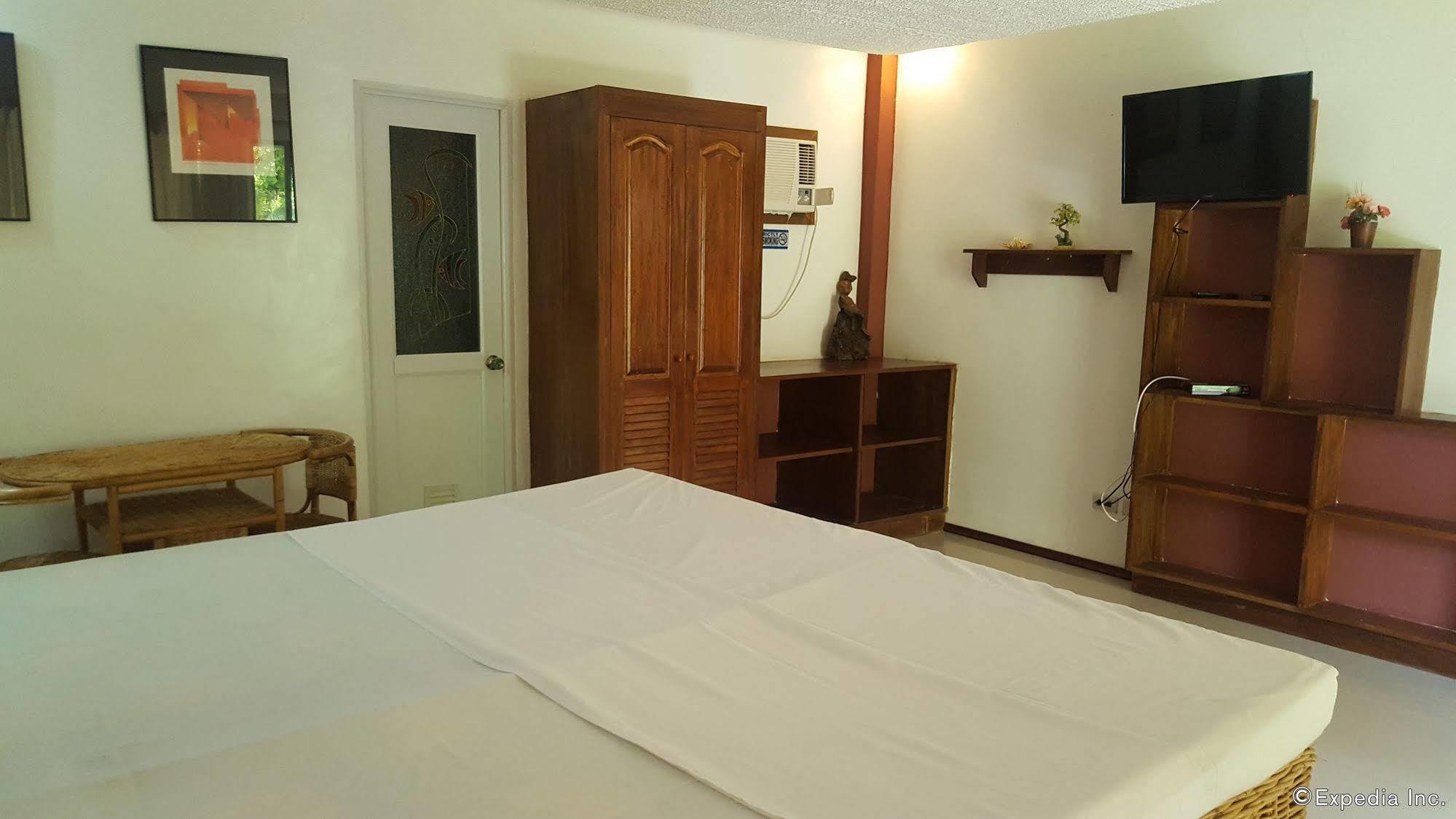 Cooper'S Beach Resort Lucbuan Buitenkant foto