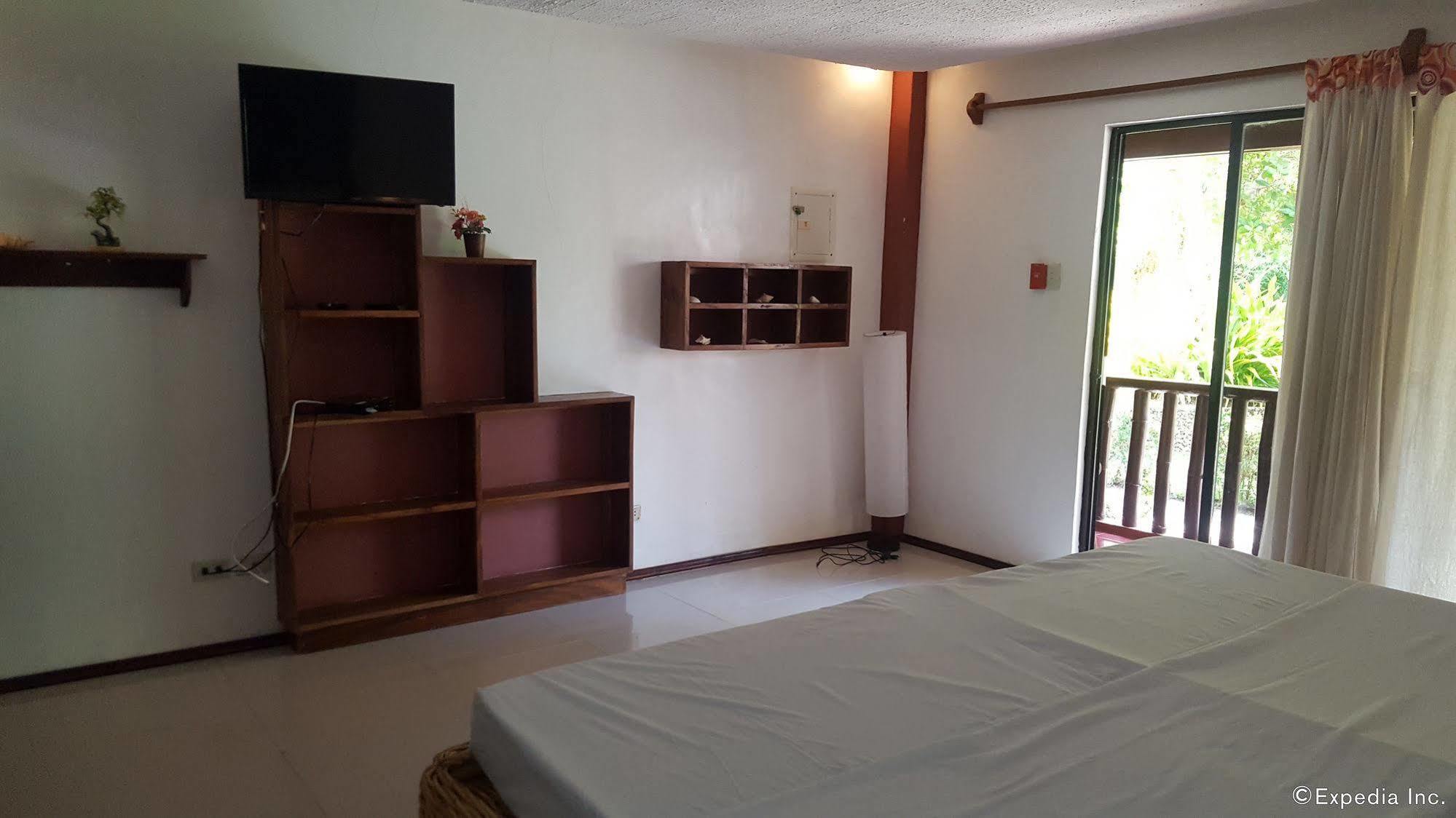 Cooper'S Beach Resort Lucbuan Buitenkant foto