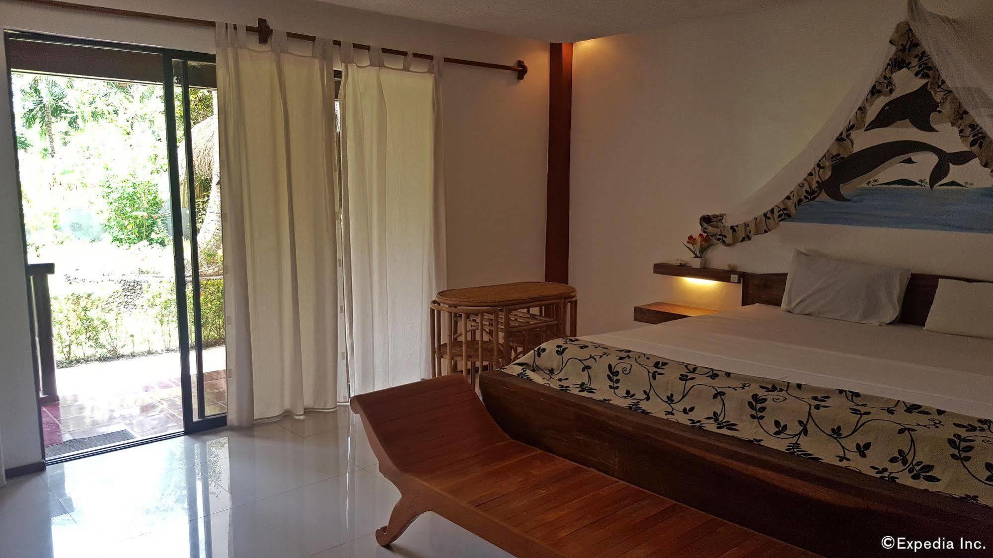 Cooper'S Beach Resort Lucbuan Buitenkant foto