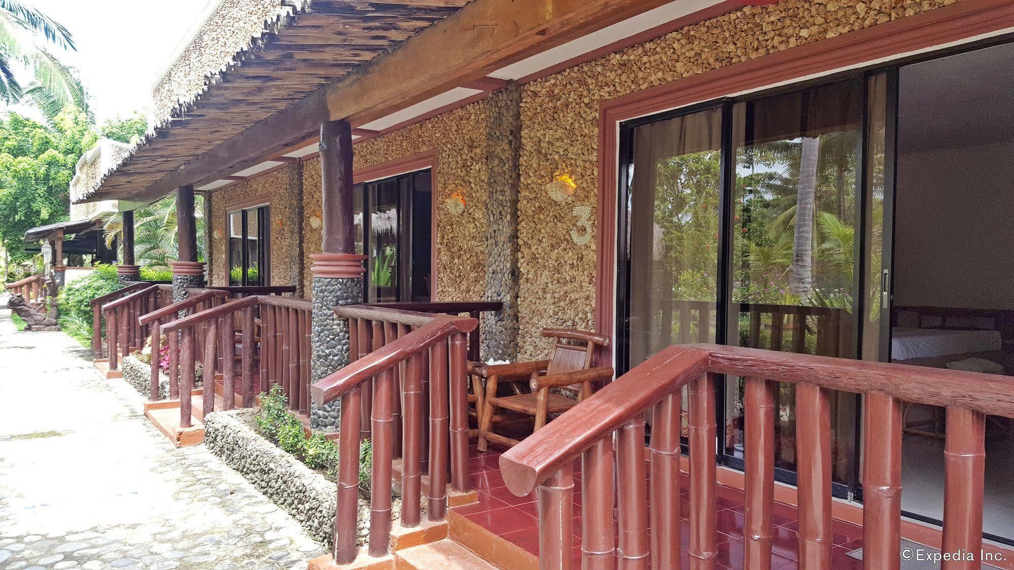 Cooper'S Beach Resort Lucbuan Buitenkant foto