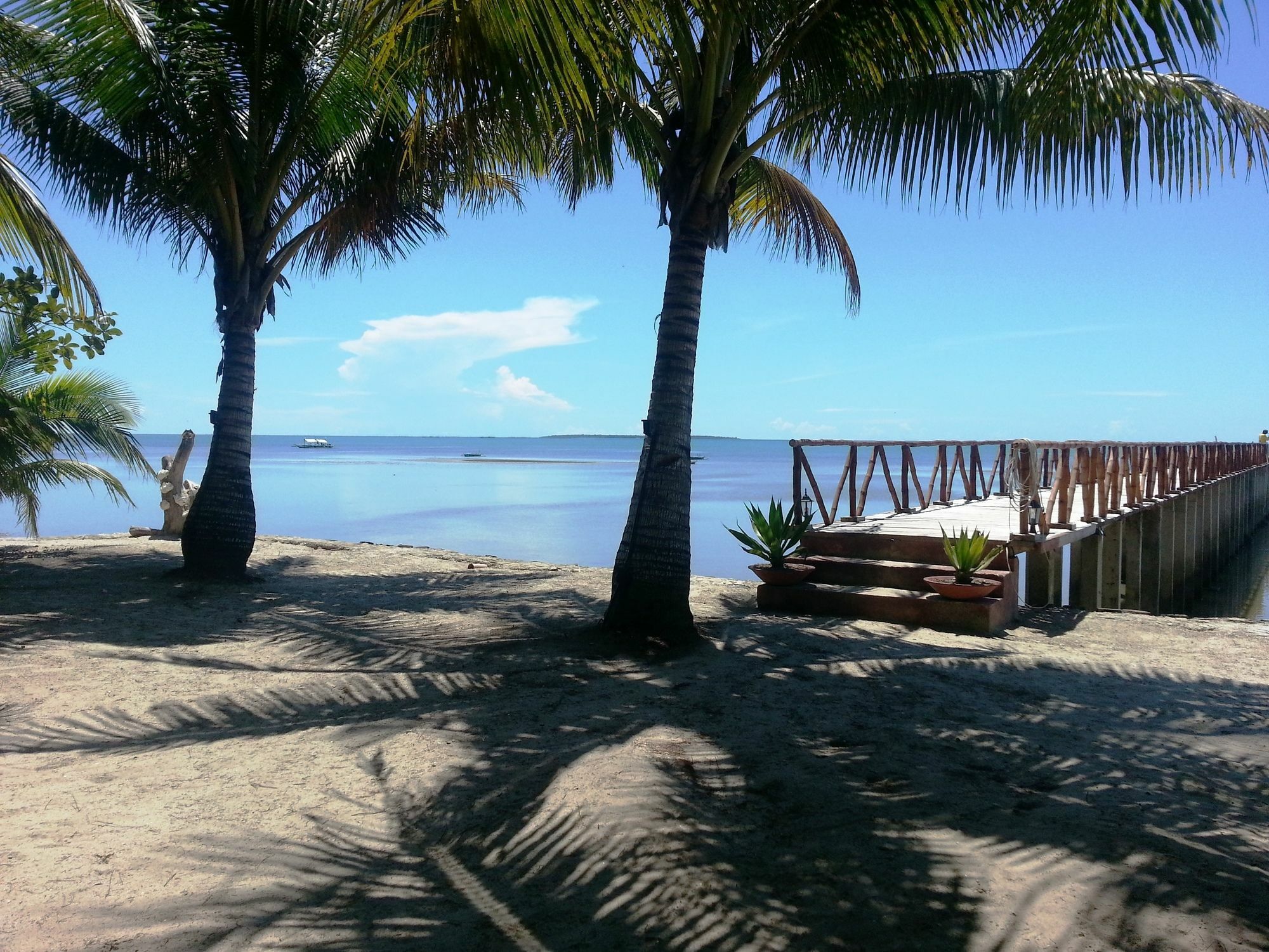 Cooper'S Beach Resort Lucbuan Buitenkant foto