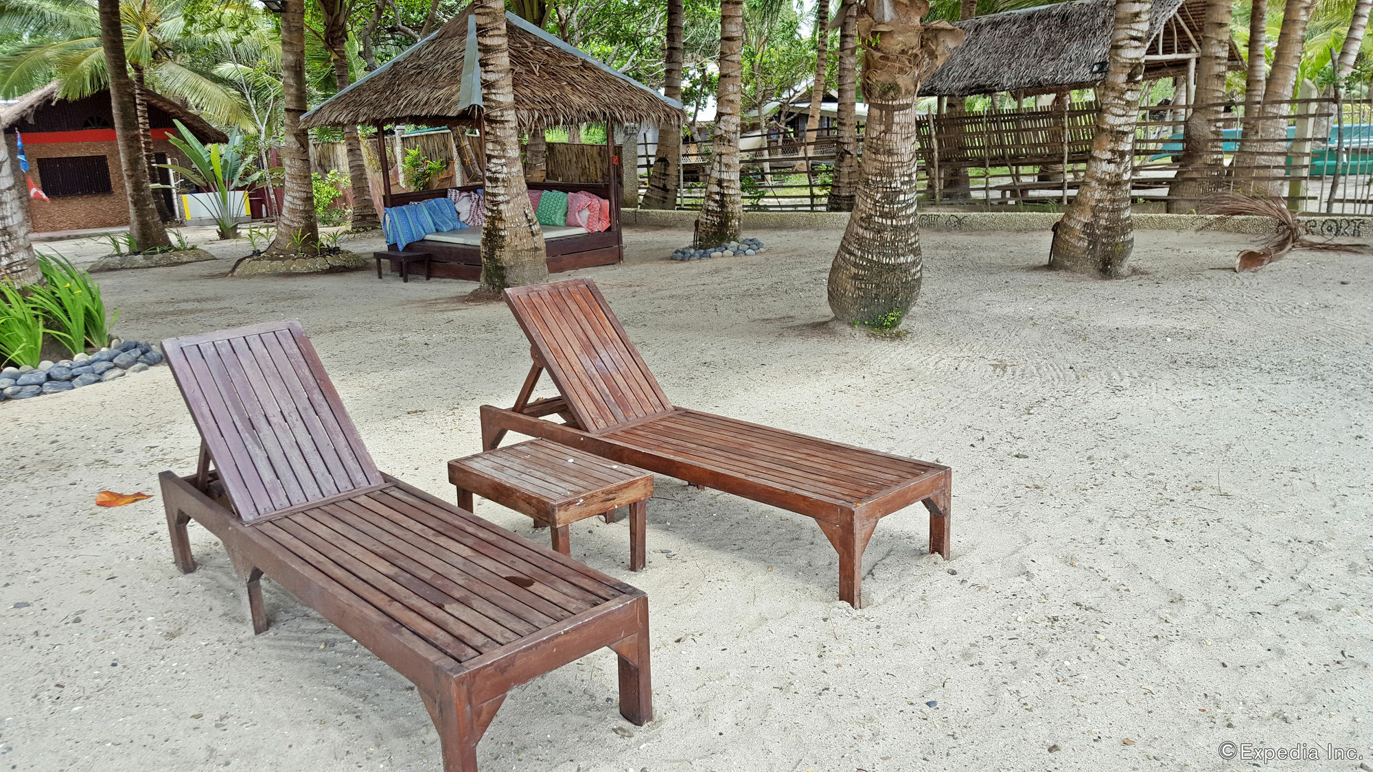 Cooper'S Beach Resort Lucbuan Buitenkant foto